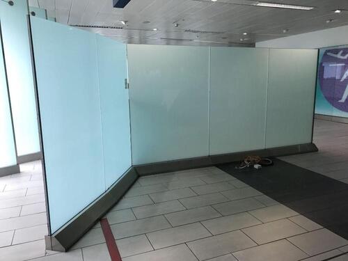 Five panel glass partition H2000mm Total W5800mm