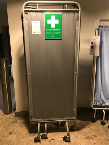 Heathrow 4-Panel medical screen