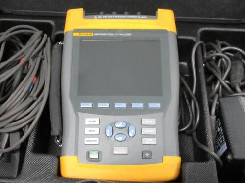 FLUKE 434 POWER QUALITY ANALYZER WITH (4) FLUKE I400S AC CURRENT CLAMPS (IN LAB 1)