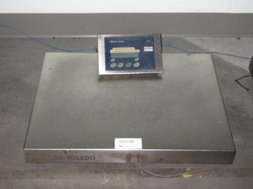 METTLER TOLEDO IND 429 STAINLES STEEL SCALE INDICATOR WITH METTLER TOLEDO STAINLESS STEEL 500 POUND CAPACITY WEIGHING PLATFORM (IN LAB 2)