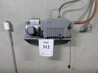 AIRTECH VACUUM PUMP TYPE: H25-G4 WITH BALDOR 1.5 HORSEPOWER INDUSTRIAL MOTOR CAT NO. VL3514T (CG ROOM 1ST FLOOR)