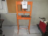 CENTRAL HYDRAULICS 20 TON/40K POUND CAPACITY SHOP PRESS (MAINTNANCE ROOM)