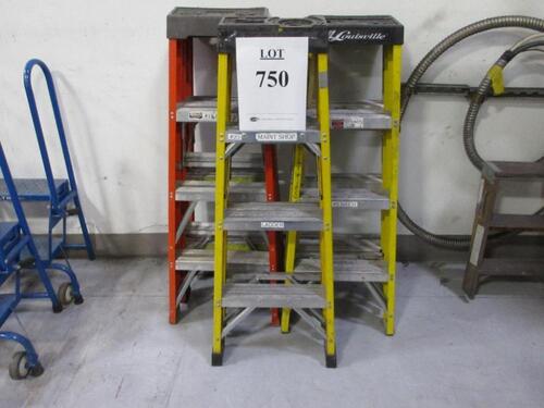 (5) 250 POUND CAPACITY 4' FIBERGLASS LADDER (JCM AREA)