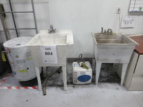 (LOT) 2 PORTABLE SINKS, (1) ARISTON GL4 ELECTRICK WATER HEATER, (1) GE 9 GALLON BOILER AND (1) AQUVERSE WATER DISPENCER (MAINTNANCE ROOM)