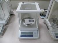 Metler Toledo PB403-S/Fact Analytical Balance Capacity .001g to 410g, Readability 0.001 g.s/n1127263142 Tag #N/A Category: Lab Location: R&amp;D