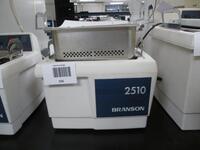 Branson 2510R-DTH Ultrasonic Cleaner, 2.84 L (0.75 gal), Temperature Range: ambient to 69 C.s/n Tag #N/A Category: Lab Location: R&amp;D