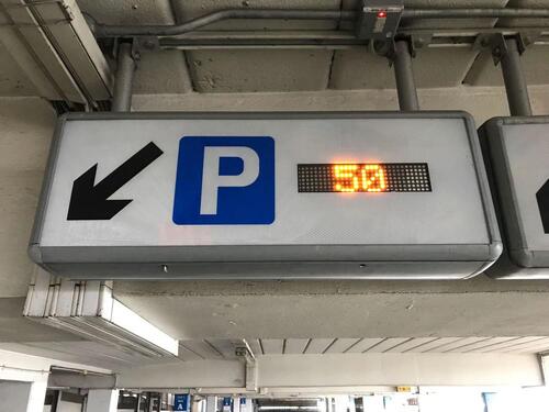 P' Parking left Arrow Illuminated Light Box Sign