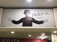 Heathrow ‘Welcome’ illuminate sign JCDecaux
