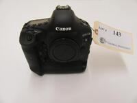 CANON EOS-1D X DSLR CAMERA, WITH BATTERY AND CHARGER, S/N 042011000921