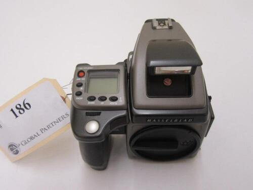 HASSELBLAD H2 BODY WITH HV90X VIEWFINDER, PHASE ONE H101 P25+ DIGITAL BACK, AND BATTERY