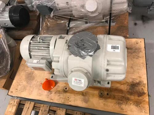 Leybold RuVac WAU 1001 Vacuum Pump with AC Squirrel 4.4KW Motor Location: Warehouse Area
