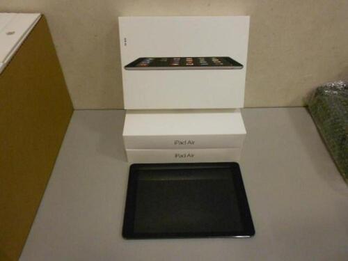 LOT OF 3 IPAD AIR A1474 TABLET 32GB WITH BOX AND CHARGER