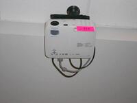 NEC NP215 PROJECTOR WITH SCREEN