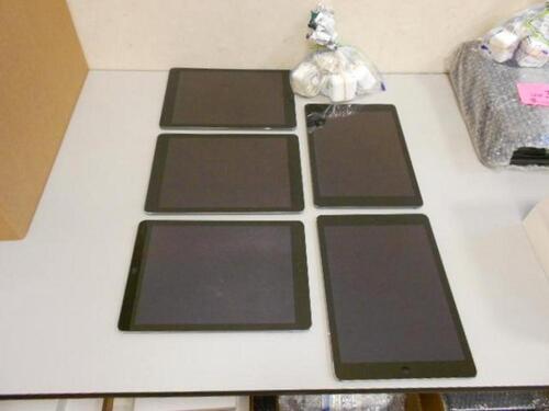 LOT OF 5 iPAD AIR A1474 TABLET 32GB WITH CHARGER (NO BOX)