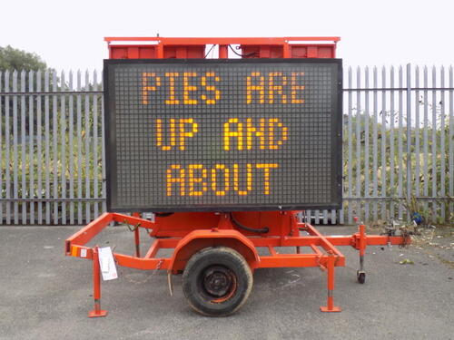 A1 Roadlines DH1000 1RFPCMS-3 Single Axle Trailer-Mounted Solar Powered Dot Matrix Variable Message Sign, 2.5Mtr x 1.6Mtr, with 4-BP solar panels hydraulic sign rise & fall, stabiliser leg and Ver-Mac controls. Year: 1999, S/N: 6B9AHP01MXAAA9129, Hours: 