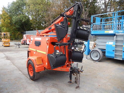 JLG 6308AN 6000 Watt Single Axle Trailer-Mounted Diesel Engine Lighting Tower with hydraulic lift & tilt, Kubota 3-cylinder engine, 13kVA .Leroy Somer Alternator, 1650KG, dimensions 2500mm x 1750mm x 2400mm. Year: 2008, S/N: 635PLJLG18P300149, Hours: 9