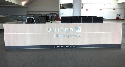 United Airlines Global Services Desk Sign