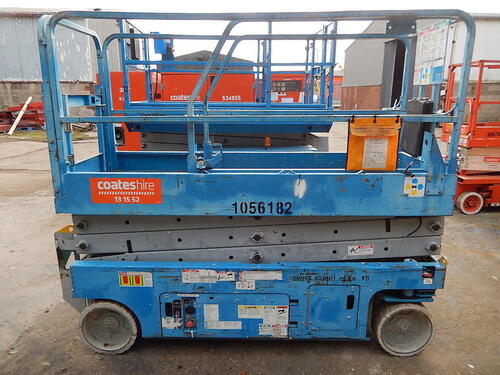 Genie GS2032 Battery Electric Self Propelled Scissor Lift Access Platform,platform height 6.1Mtr , max platform capacity 363Kg retracted, 113Kg extended, platform size 2200mm x 80mm retracted. Control Cable severed requires repair 1828kg. Year: 2006, S/N