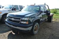 2004 CHEV SILVERADO 3500 CREW CAB FLAT DECK, 327,278 KM, SN# 1GCJK39U96E113334