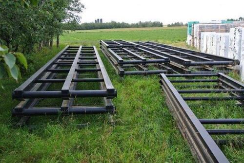 LOT OF NEW AMERICAN STEEL 17 BLACK SKIDS 60', 1 BLACK SKID 38' & 2 WOOD SKIDS