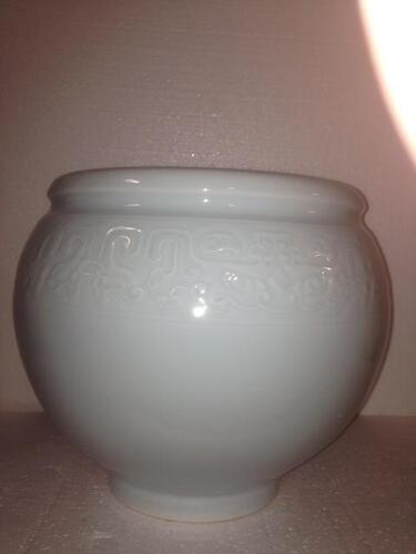 (6) WHITE EGG BLUE PORCELAIN BOWL (COST $1,980) (RP1115)