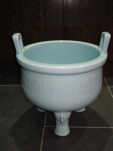 (4)WHITE EGG BLUE PORCELAIN BOWL (COST $712) (RP1110)