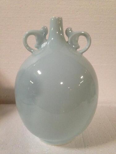 (4) WHITE EGG BLUE PORCELAIN VASE (COST $356) (RP1120)