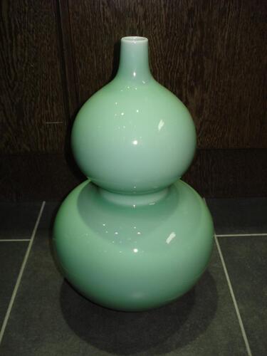 (4) WHITE EGG BLUE PORCELAIN VASE (COST $452) (RP1107)