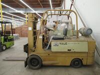 YALE 10,000 POUND CAPACITY PROPANE FORKLIFT (PROPANE TANK NOT INCLUDED)