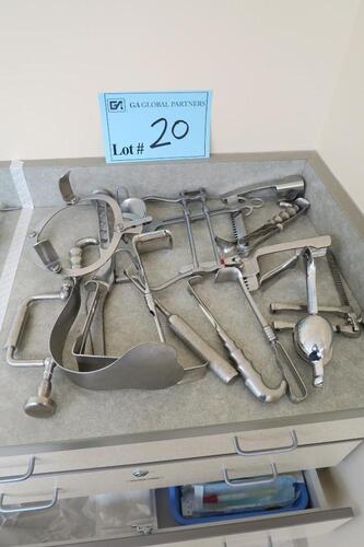 MISCELLANEOUS SURGICAL INSTRUMENTS, 15 PIECES, HAMILTON, 3RD FLOOR, RM216