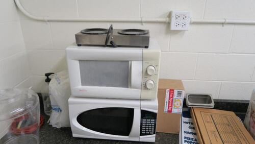 LOT, CONTENTS OF CONCESSION STAND ROOM, PUNCH BOWL SET, TEA SERVER, BENCHMARK USA HOT DOG ROLLER, PIZZA WARMER, MICROWAVE, TORTILLA CHIP WARMER, FRIGI