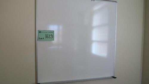 WHITE BOARD, HUNDLEY, 1ST FLOOR, RM 129