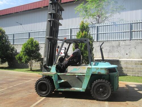 Mitsubishi FD-70 Diesel Forklift Truck (2004)