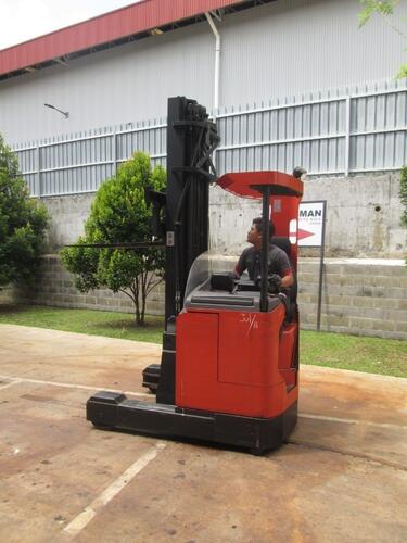 BT RRE-3 Electric Reach Truck (2006)