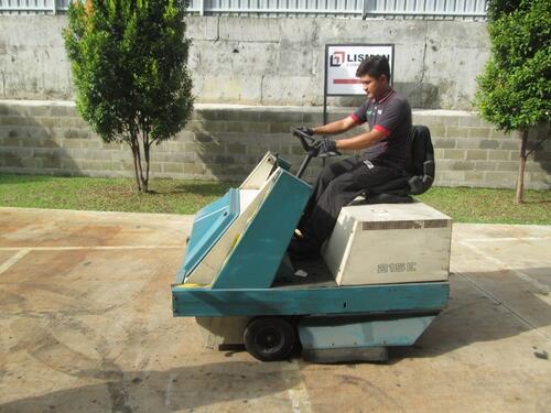 Tennant 215 Electric Sweeper (1997)