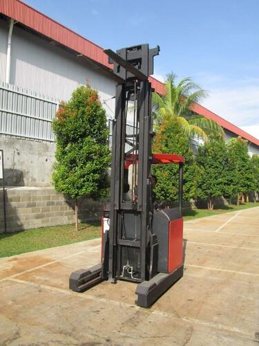 BT RRB-2 Electric Reach Truck (2004)