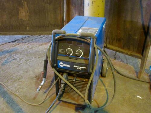 MILLER MILLERMATIC 252 MEG WELDER, (MACHINE/WELDING SHOP)