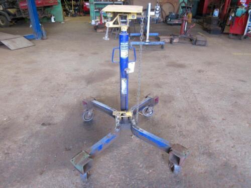 NAPA 1000 LB. HYDRAULIC TRANSMISSION JACK, MODEL:791-7100, (MAIN MECHANIC SHOP)