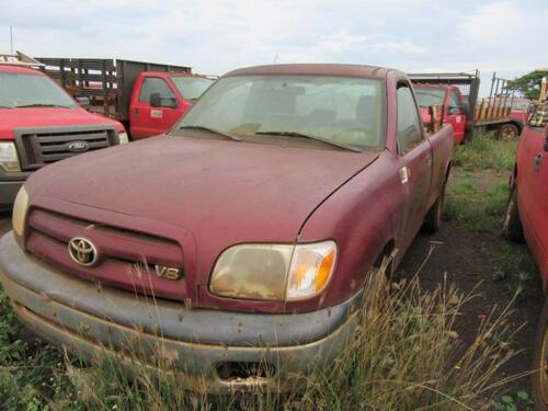 LOT OF (3) TOYOTA TUNDRAS, (1) 2005 TOYOTA TUNDRA LONGBED PICKUP, VIN/SERIAL:5TBKT42155S472463, LICENSE:315MDB, (FRONT DRIVESHAFT AND STEERING LINE BROKEN) (STORAGE AREA) (HC&S No. 18) (1) 2005 TOYOTA TUNDRA LONGBED PICKUP, VIN/SERIAL:5TBKT42155S472561, L