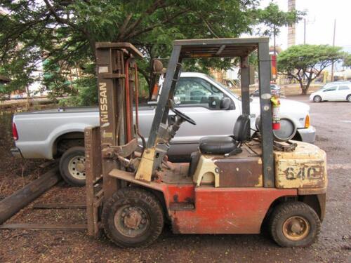 2001 NISSAN PJ02A25P PROPANE FORKLIFT, 6585 HRS, PNEUMATIC TIRES, (HC&S No. 640)