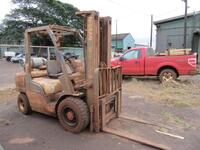 2006 NISSAN MUGL02A30LV PROPANE FORKLIFT, PNEUMATIC TIRES, 785 HRS., (NEEDS SERVICE), (HC&S No. 6912)