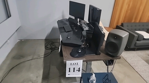 GEEKDESK ADJUSTABLE STANDING DESK/TABLE 31.5"x<br/>74.5"<br/><br/><br/>TABLE ONLY CONTENTS NOT INCLUDED, DELAYED PICKUP