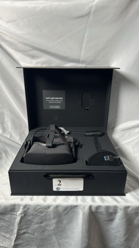 OCCULUS RIFT HEADSET MODEL HM-A KIT WITH BASE STATION AND CONTROLLERS.