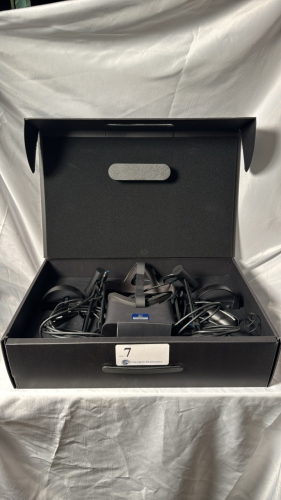 OCCULUS RIFT HEADSET MODEL HM-A KIT WITH BASE STATION AND CONTROLLERS.