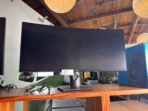 37.5" DELL ULTRASHARP UWQHD+ CURVED MONITOR 21:9 MODEL U3818DW