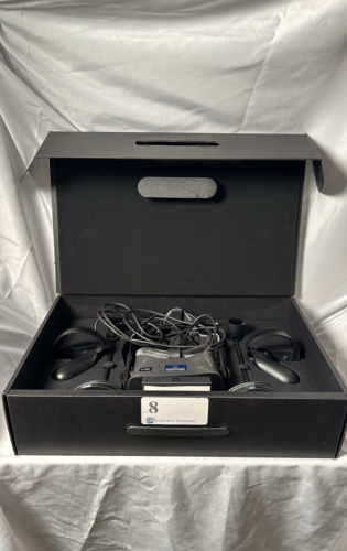 OCCULUS RIFT HEADSET MODEL HM-A KIT WITH BASE STATION AND CONTROLLERS.