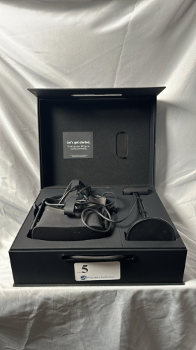 OCCULUS RIFT HEADSET MODEL HM-A KIT WITH BASE STATION AND CONTROLLERS.