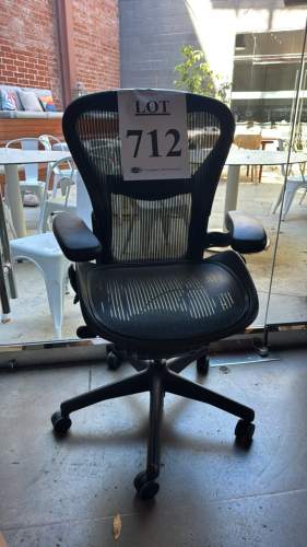 Herman miller aeron chair, MEDIUM, 3 LEVERS