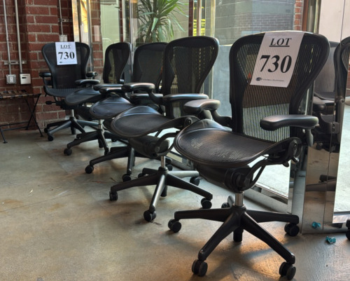 Lot of (5) Herman miller aeron chairs, MEDIUM