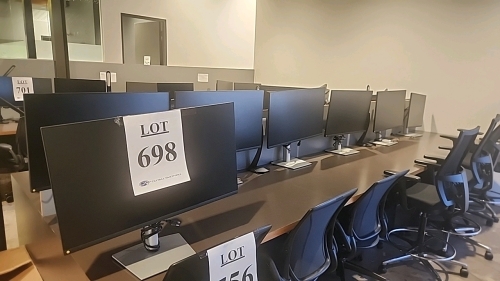 LOT OF (7) 32" DELL MONITORS MODEL P331D